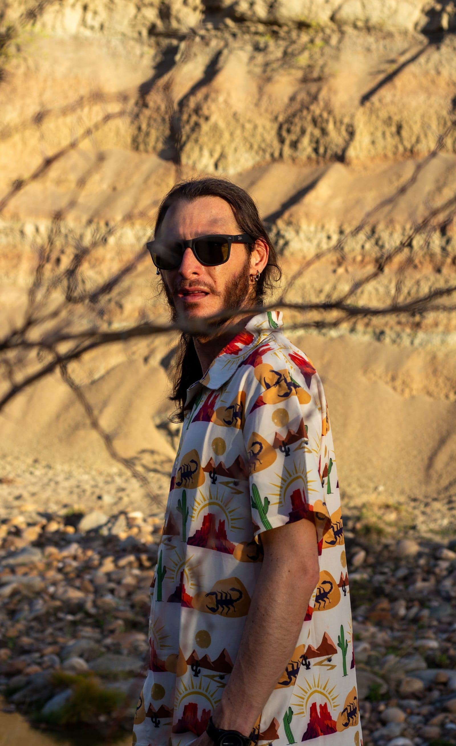 Camisa con estampado de fauna y vegetación del bosque seco tropical — foto 3 de 4