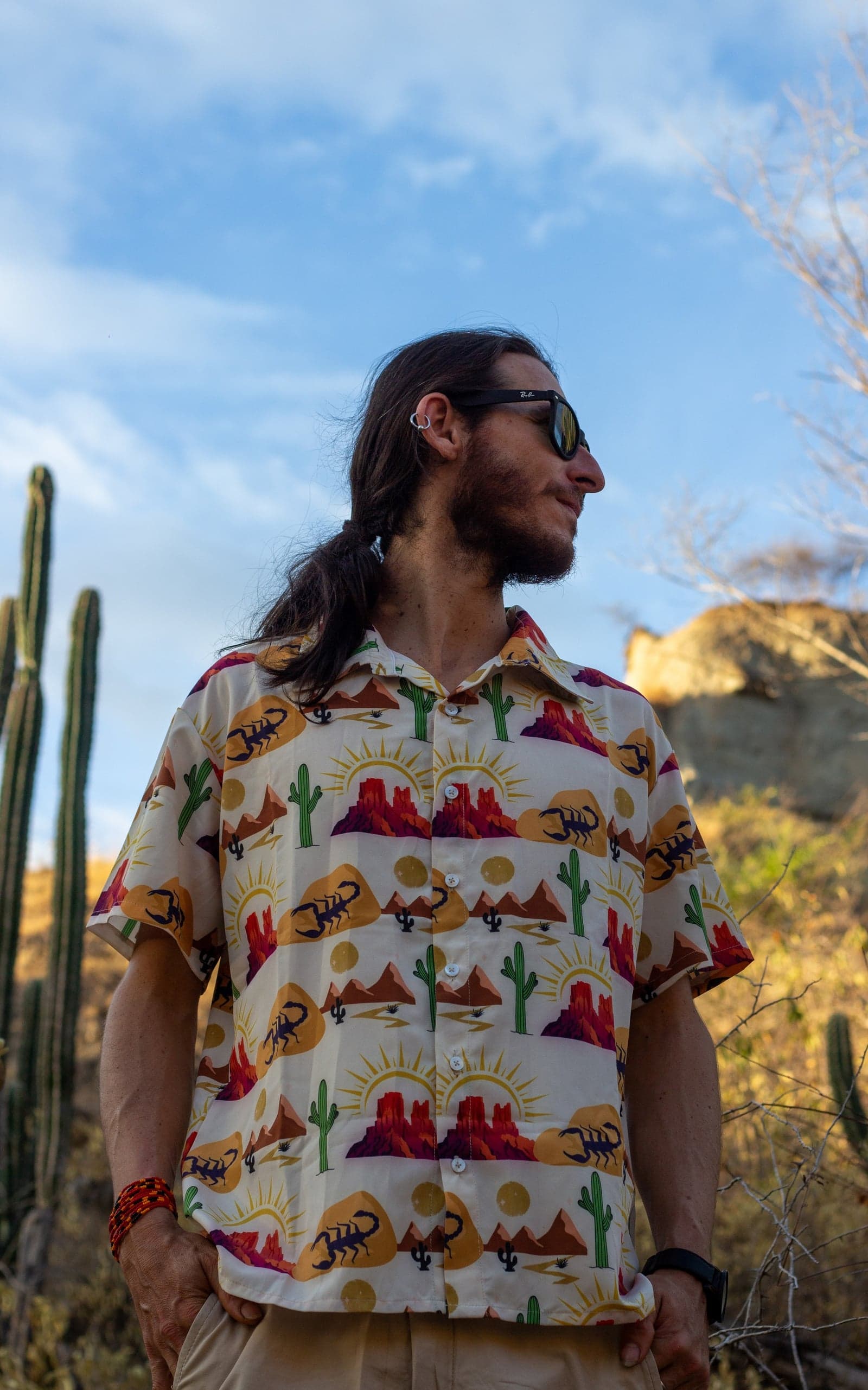 Camisa con estampado de fauna y vegetación del bosque seco tropical — foto 4 de 4
