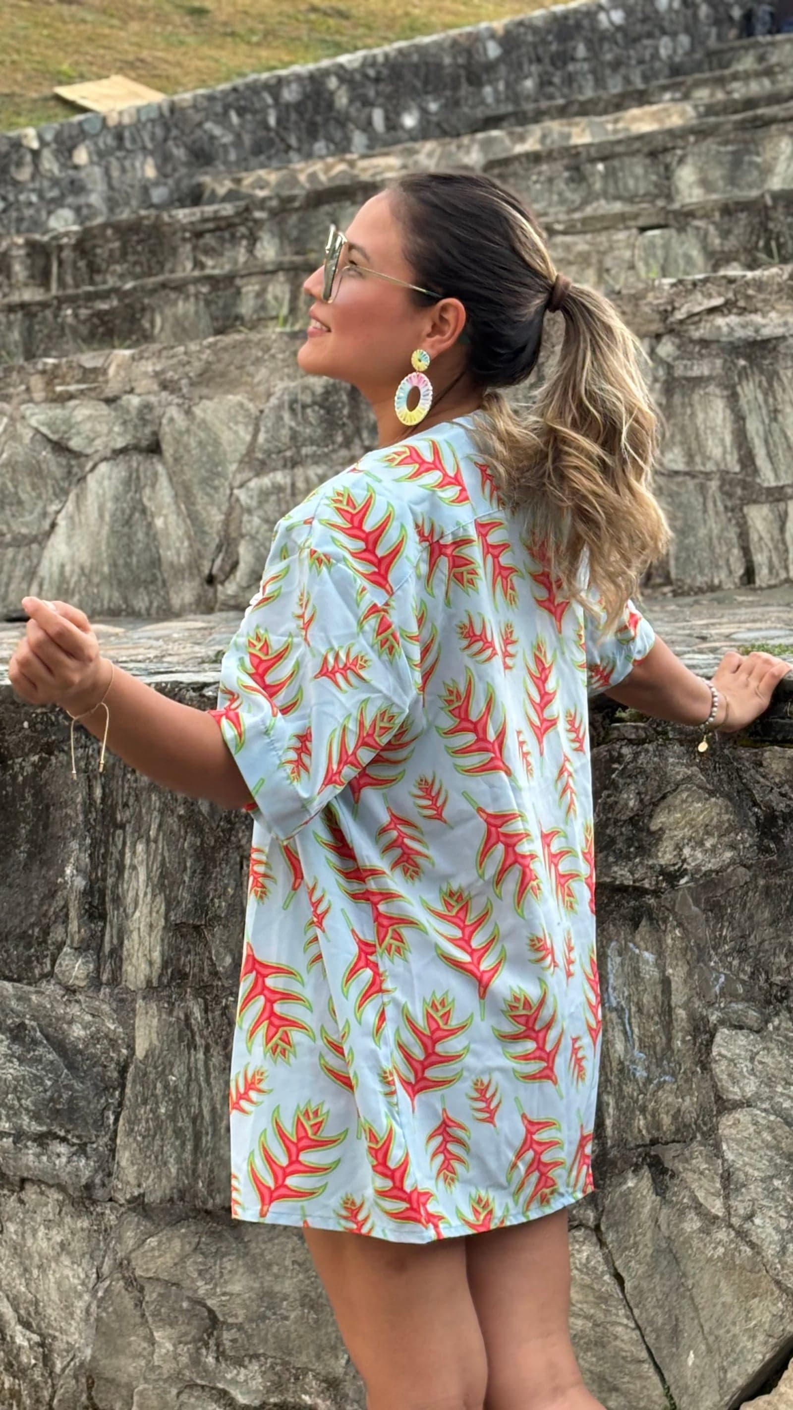Camisa con estampado de heliconias colombianas — foto 3 de 4