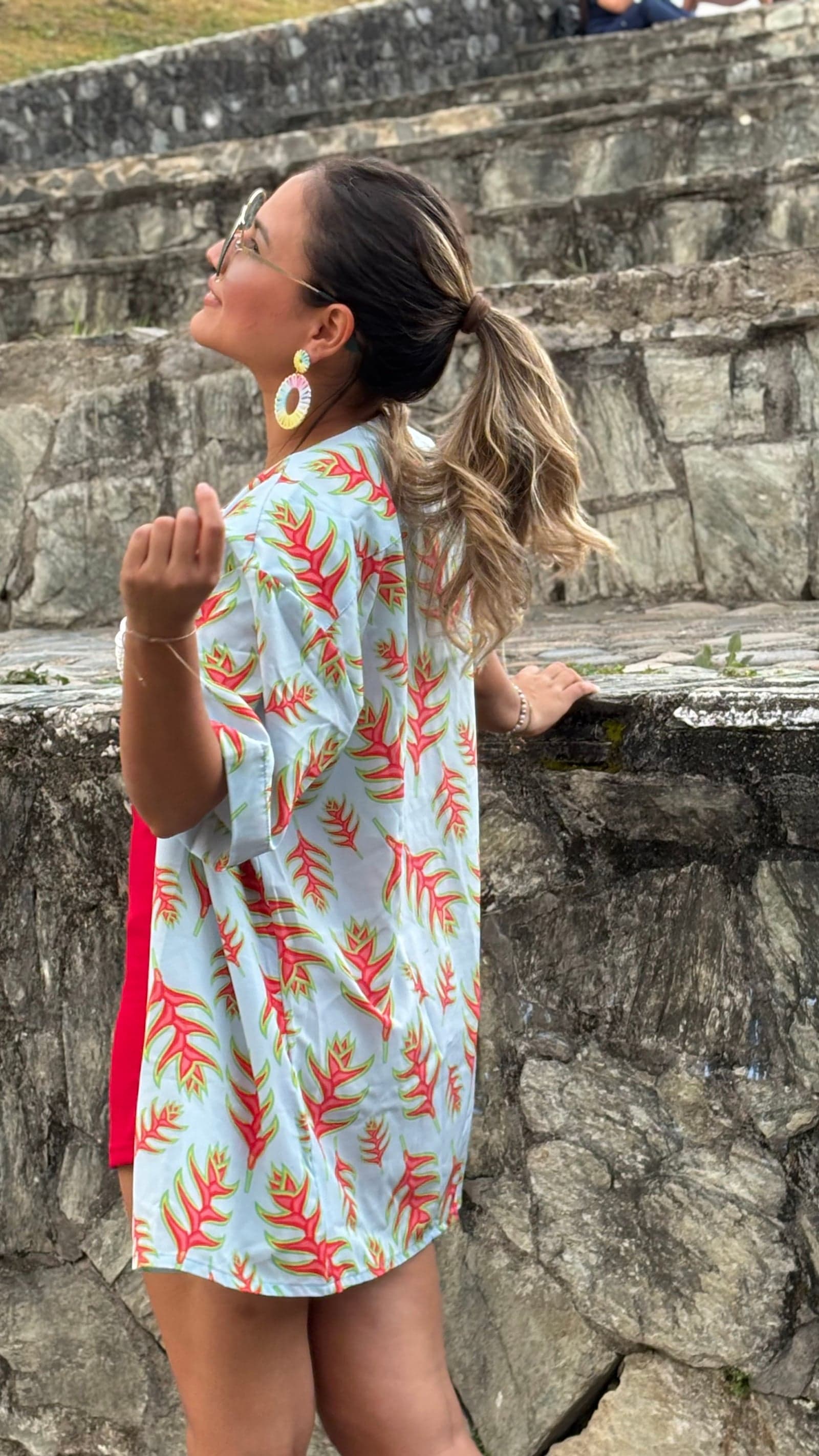 Camisa con estampado de heliconias colombianas