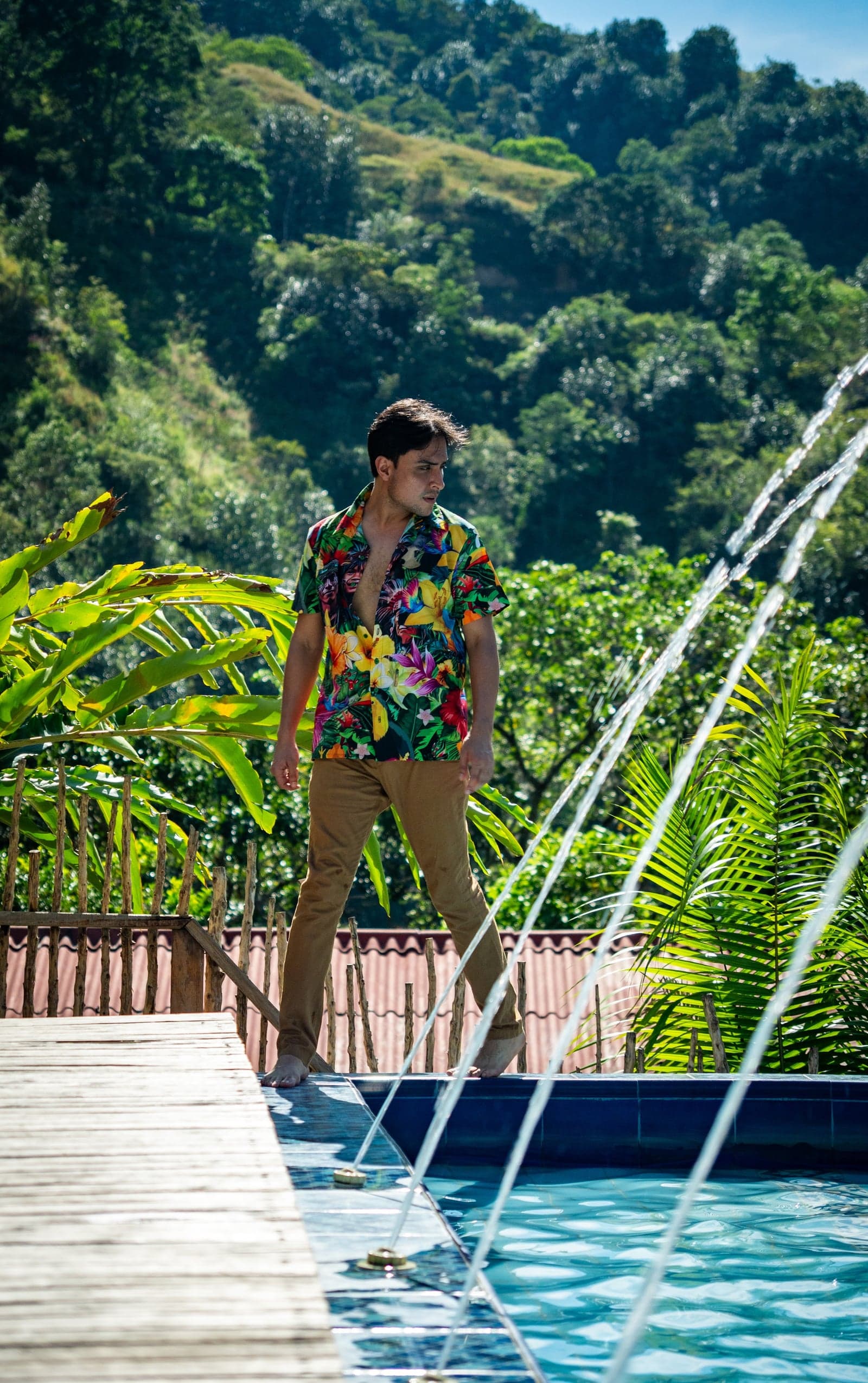 Camisa hombre con estampado Nuestra Tierra inspirado en los paisajes andinos — foto 2 de 3