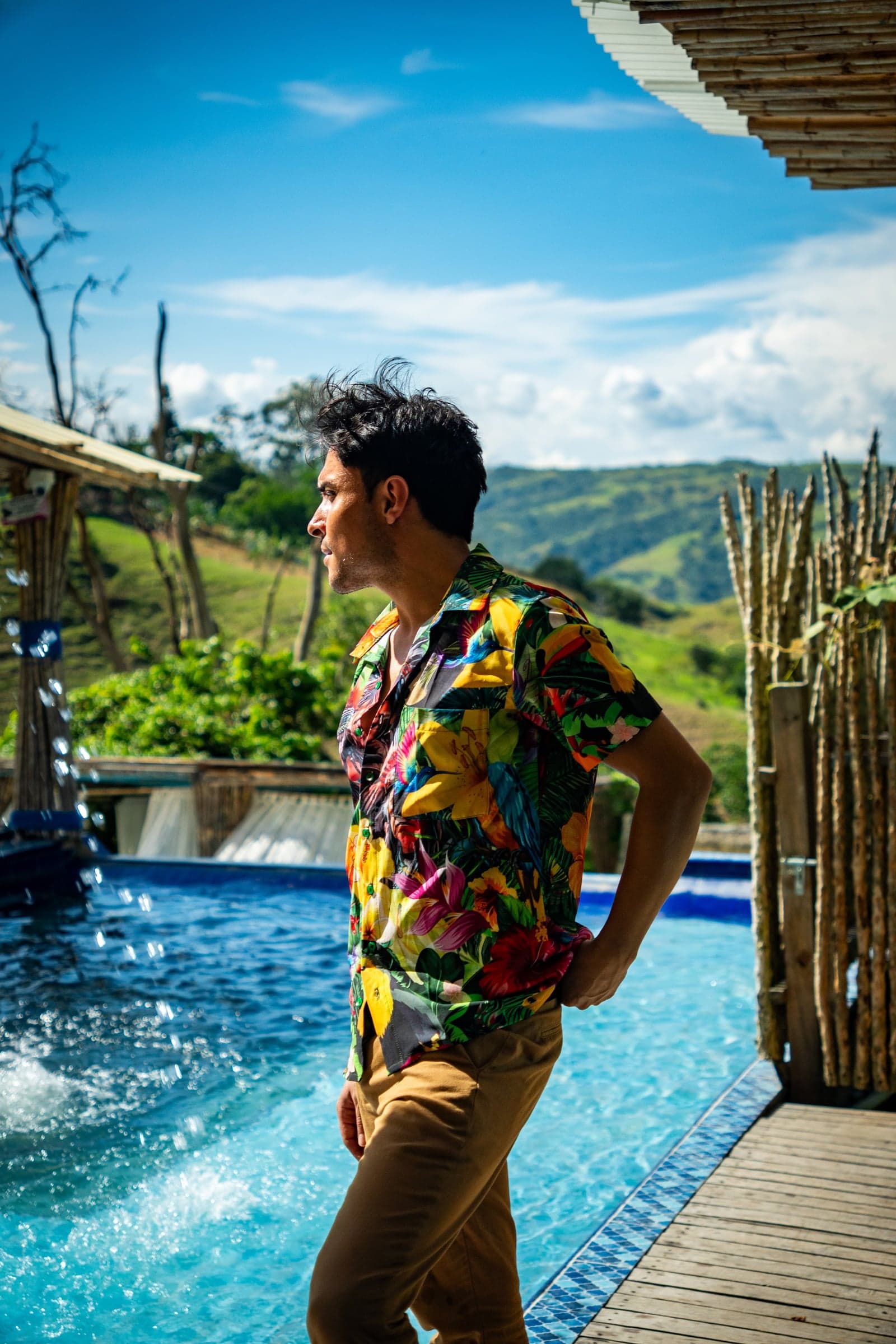 Camisa hombre con estampado Nuestra Tierra inspirado en los paisajes andinos — foto 3 de 3