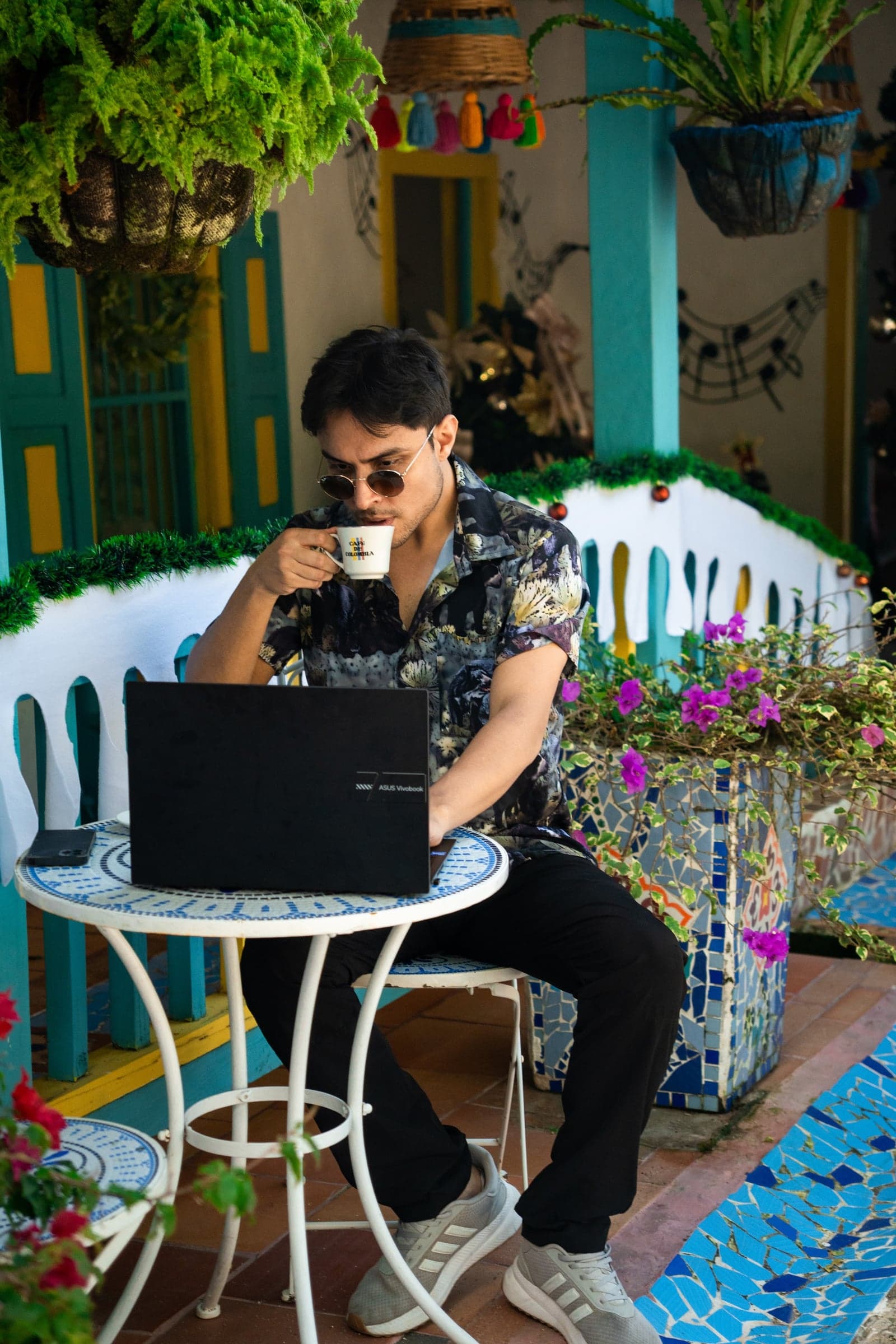 Camisa con estampado de flora y fauna del páramo colombiano — foto 3 de 5