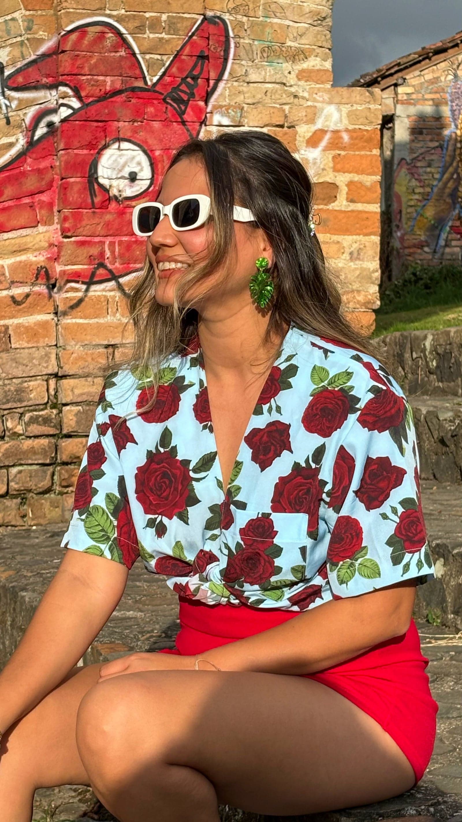 Camisa con estampado floral en tonos carmesí — foto 2 de 2