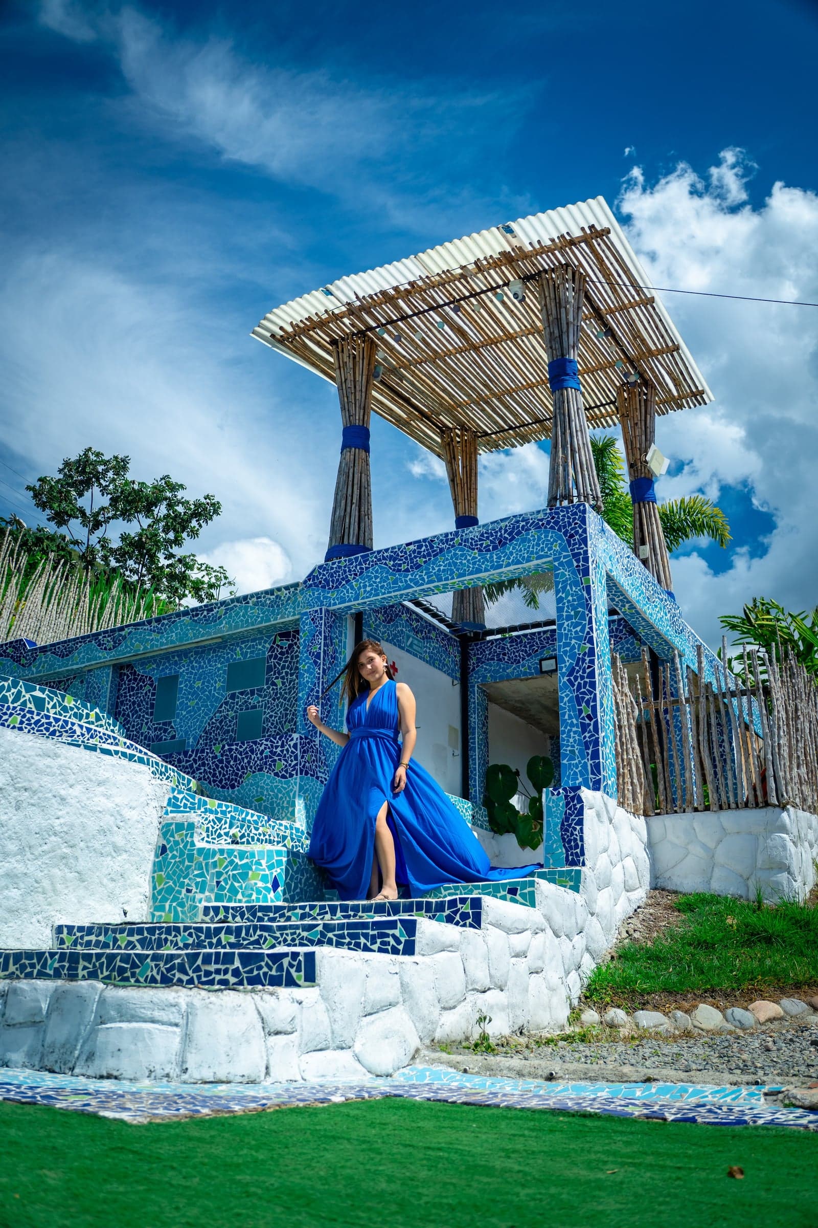 Vestido Cola Imperial en azul rey — foto 4 de 4