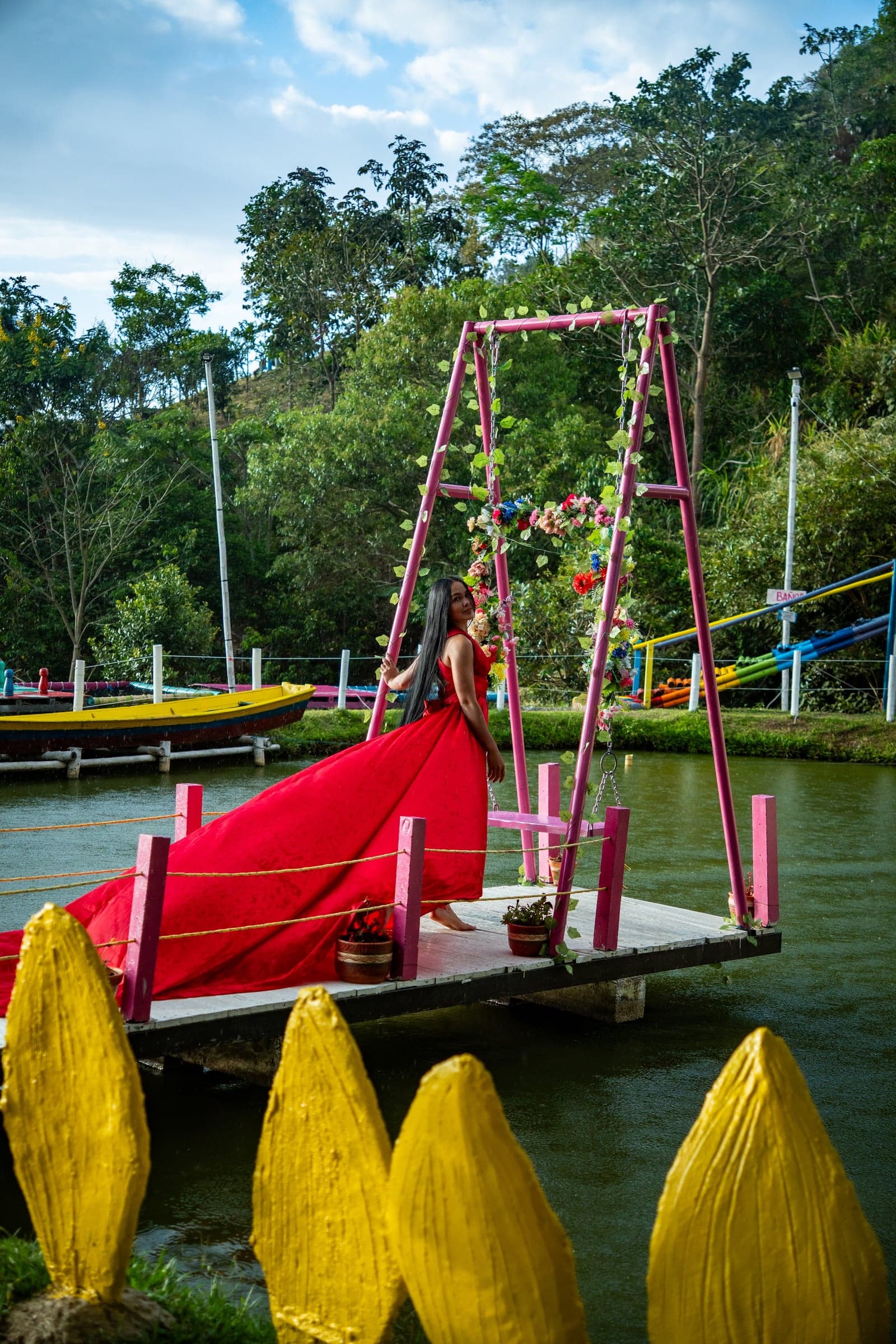 Vestido Cola Imperial en rojo intenso — foto 4 de 4
