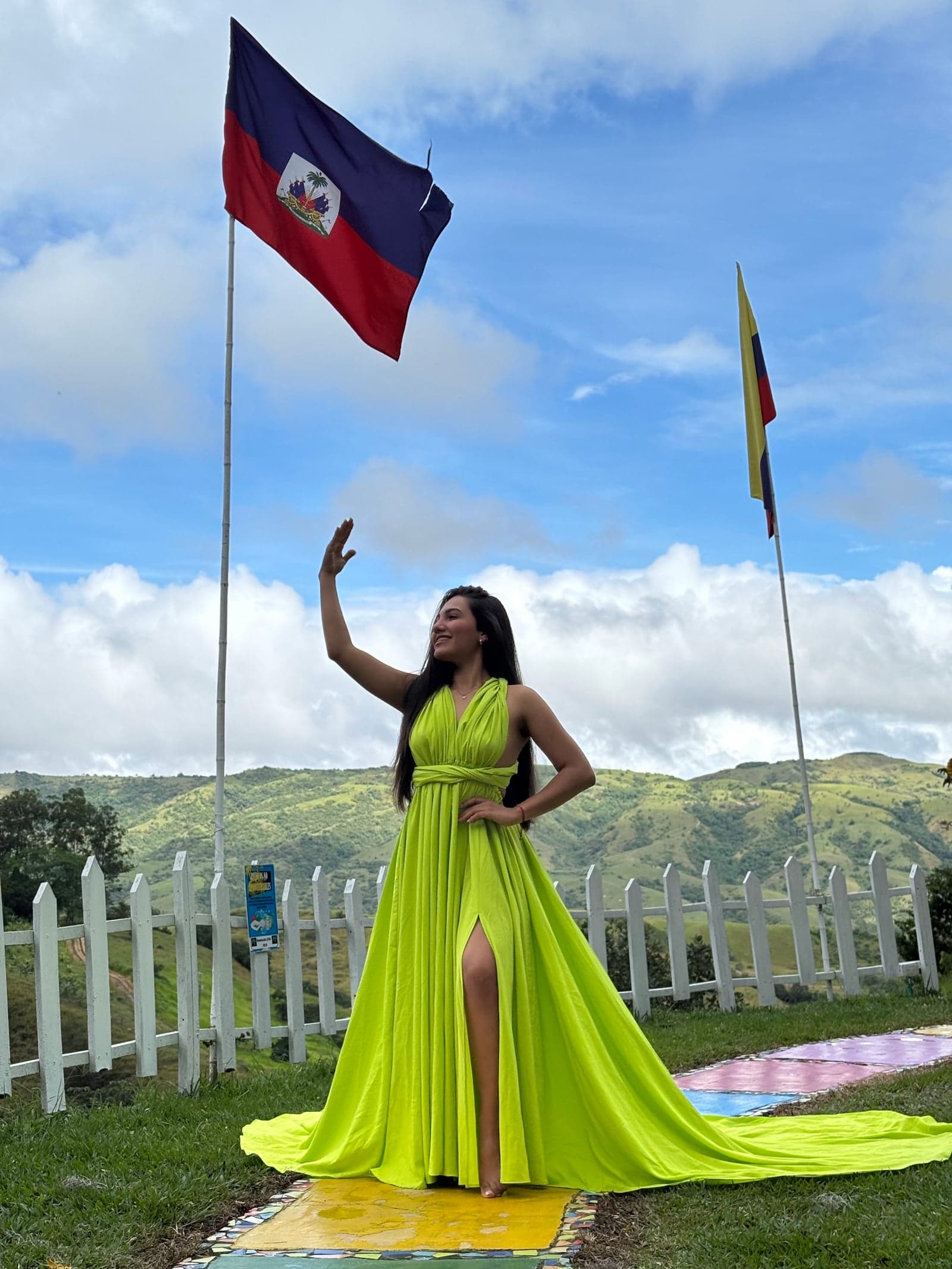 Vestido Cola Imperial en verde biche — foto 2 de 2